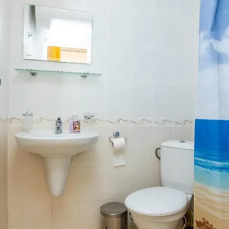 Compact With An Indoor Pool Near Cacao By Flаt Manаger Slăntjev Brjag