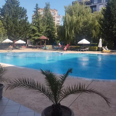 Compact With An Indoor Pool Near Cacao By Flаt Manаger Slăntjev Brjag